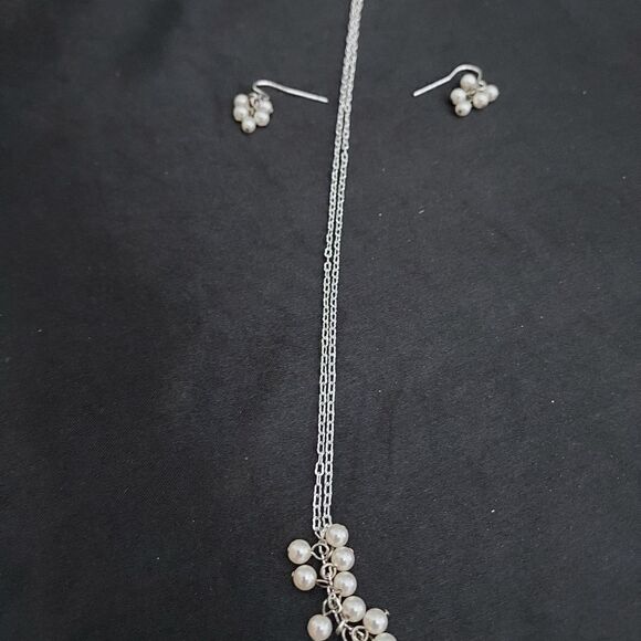 PEARL NECKLACE AND EARRING SET - Picture 11 of 13